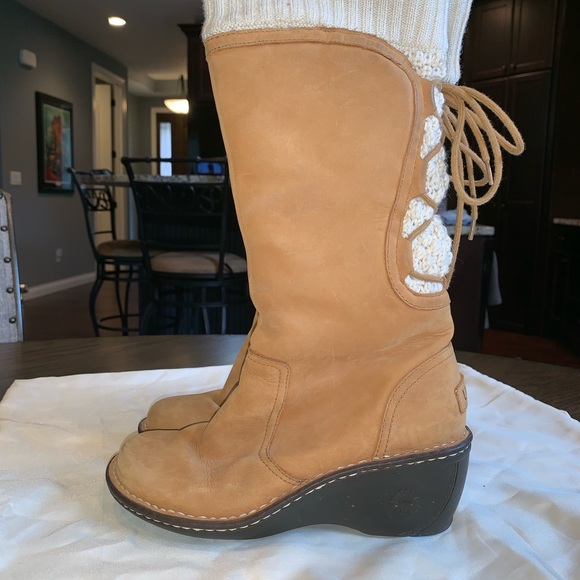 Woman’s Ugg Boots - Picture 5 of 7